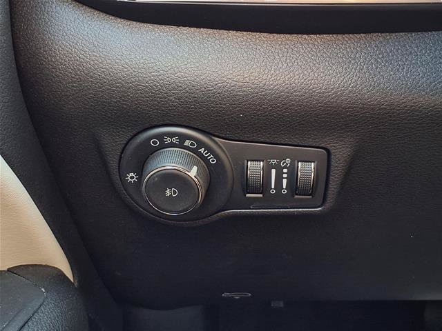 Used 2025 Jeep Compass Limited w/ Elite Group AWD/4WD image 11
