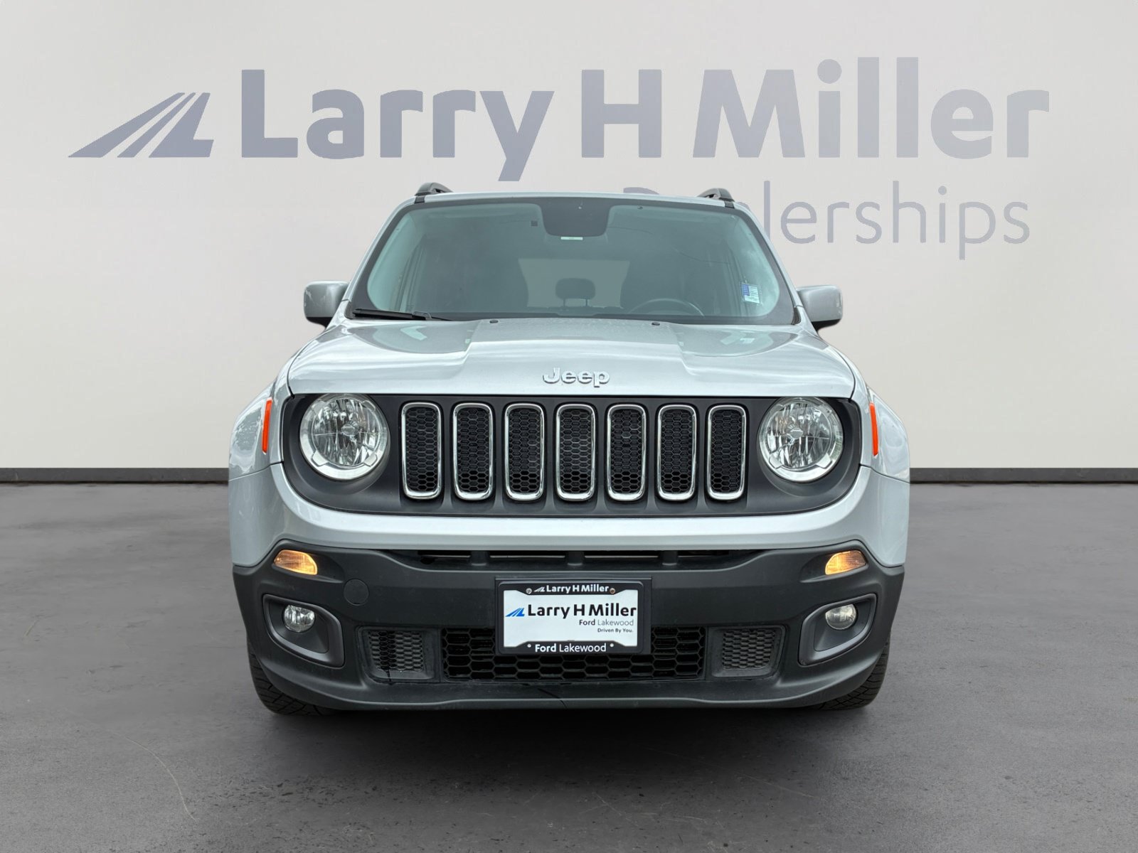 Used 2017 Jeep Renegade Latitude w/ Cold Weather Group AWD/4WD image 8