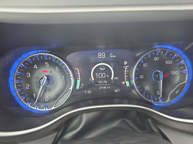 Used 2024 Chrysler Pacifica Touring-L FWD image 22