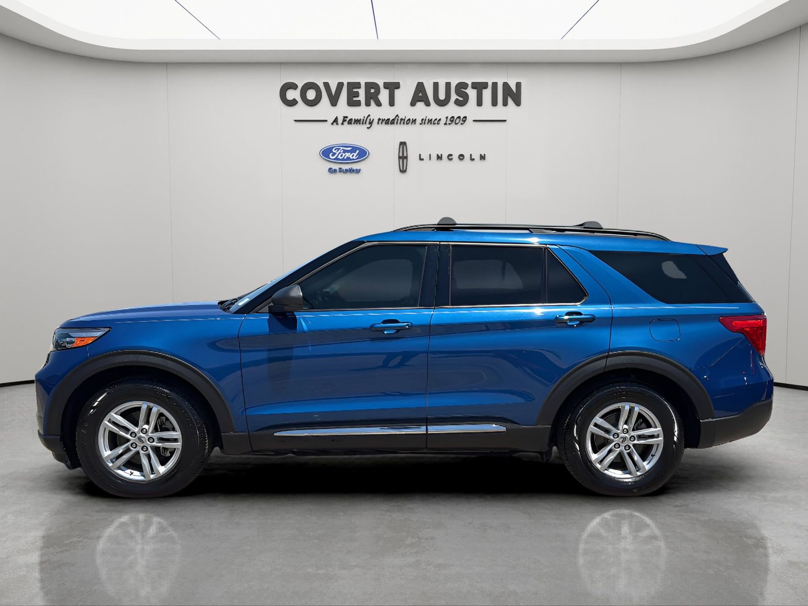 Certified 2020 Ford Explorer XLT w/ Equipment Group 202A RWD image 2