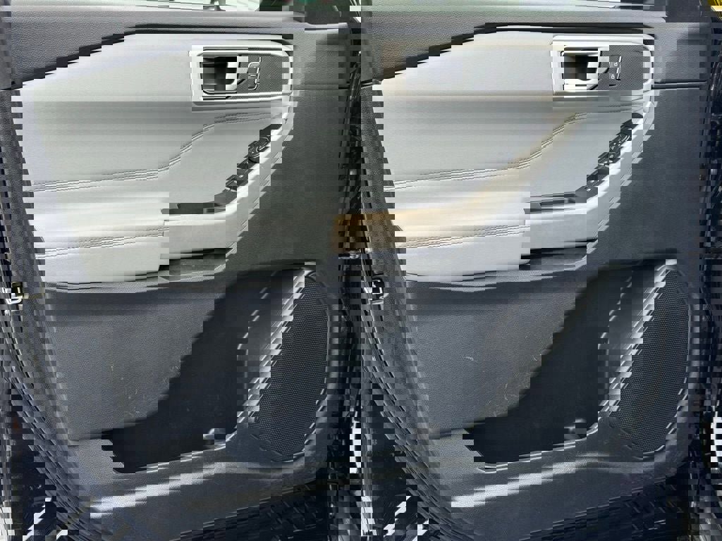 Certified 2022 Ford Explorer XLT w/ Equipment Group 202A image 19