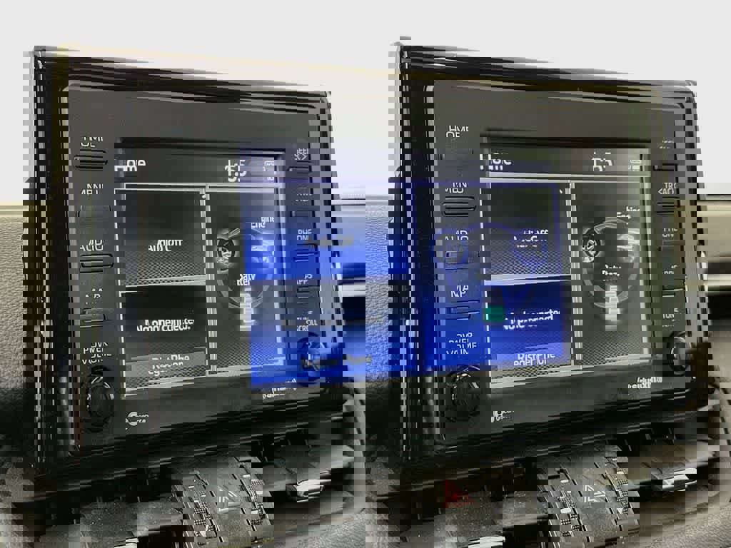 Used 2021 Toyota RAV4 XLE Premium image 17