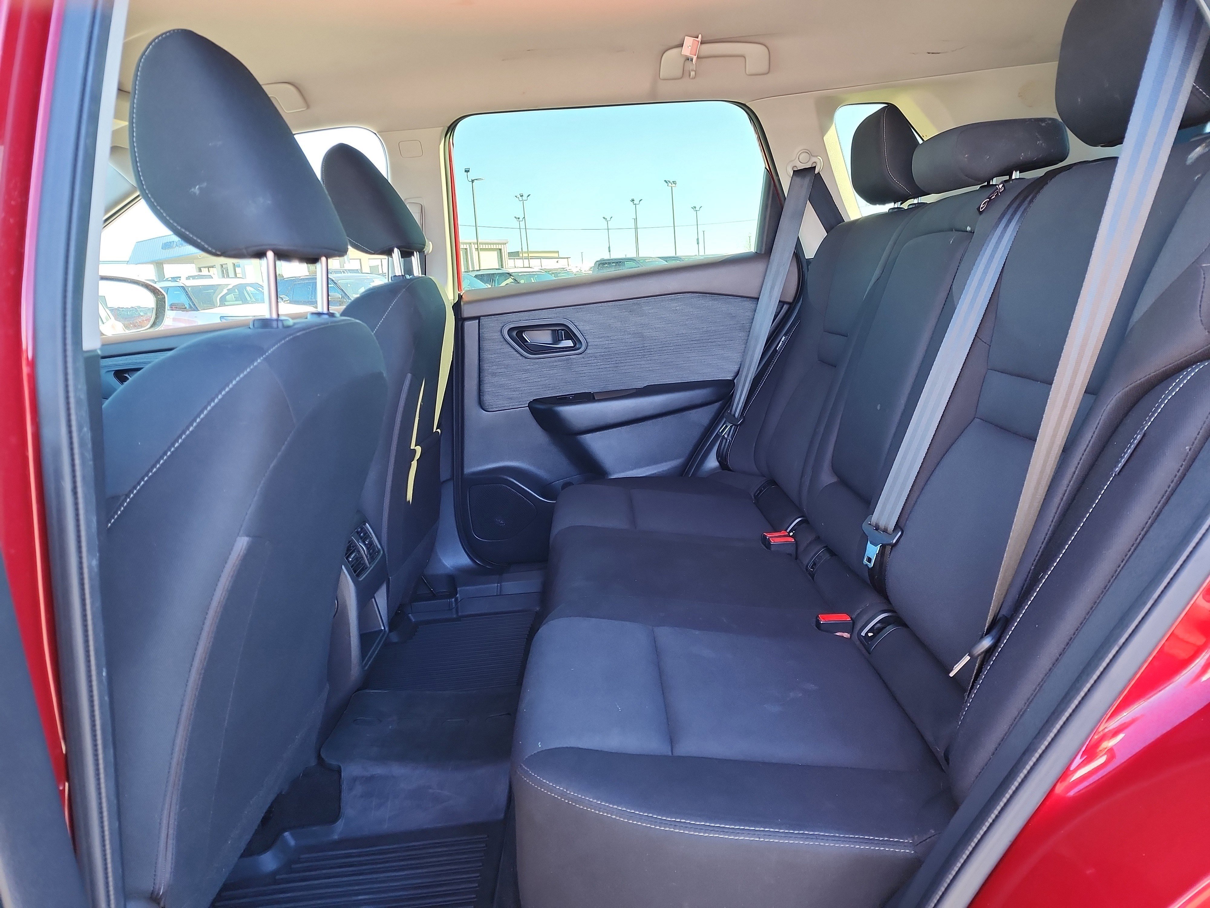 Used 2023 Nissan Rogue S image 11