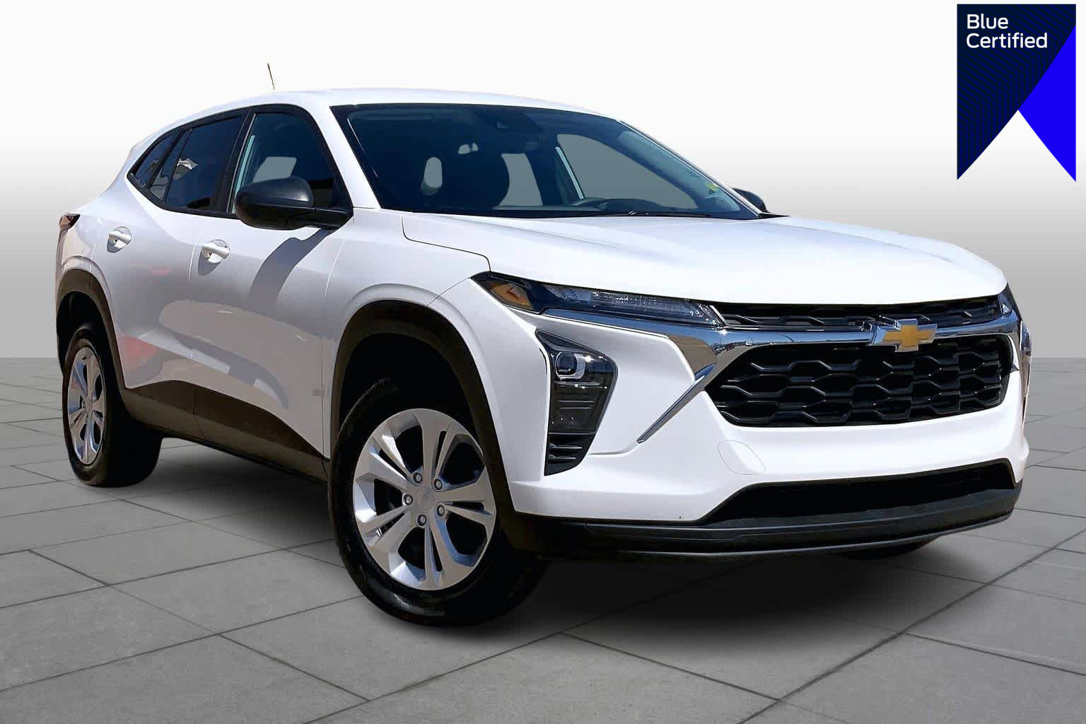 Used 2025 Chevrolet Trax LS image 1