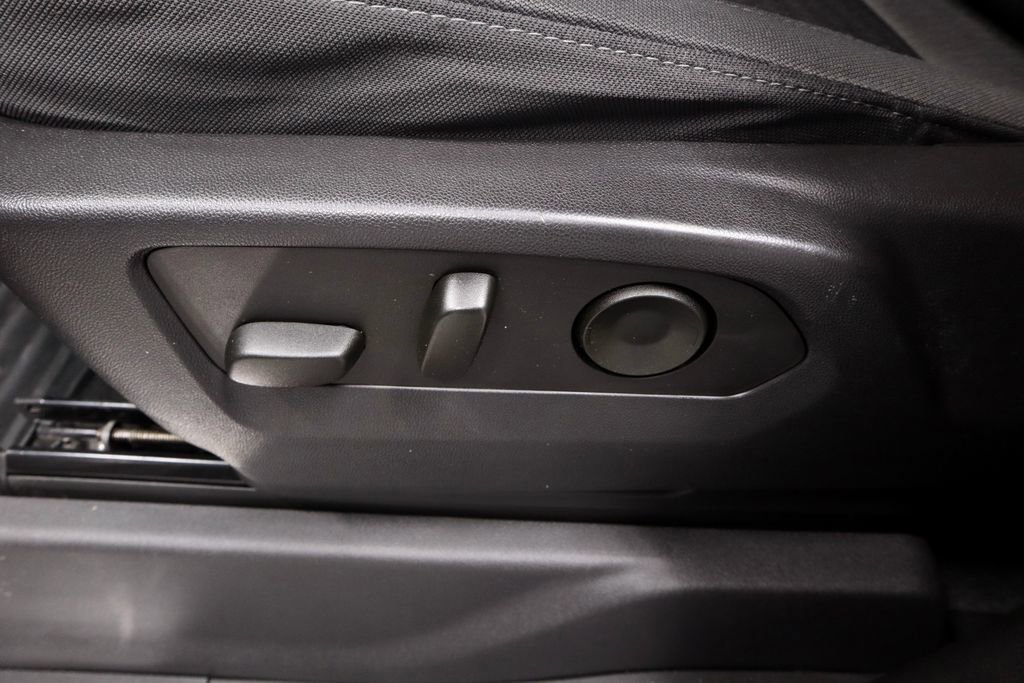 Used 2024 Chevrolet Silverado 1500 LT image 25