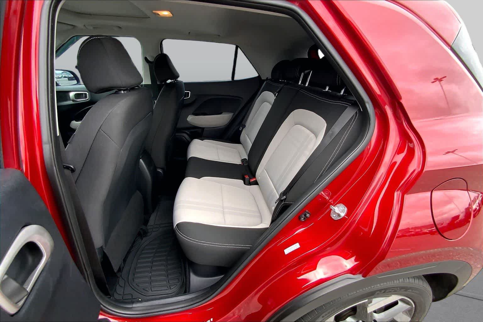 Used 2023 Hyundai Venue SEL FWD image 20