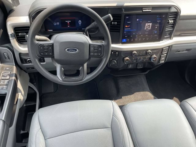 Certified 2025 Ford F350 XLT w/ Black Appearance Package AWD/4WD image 4