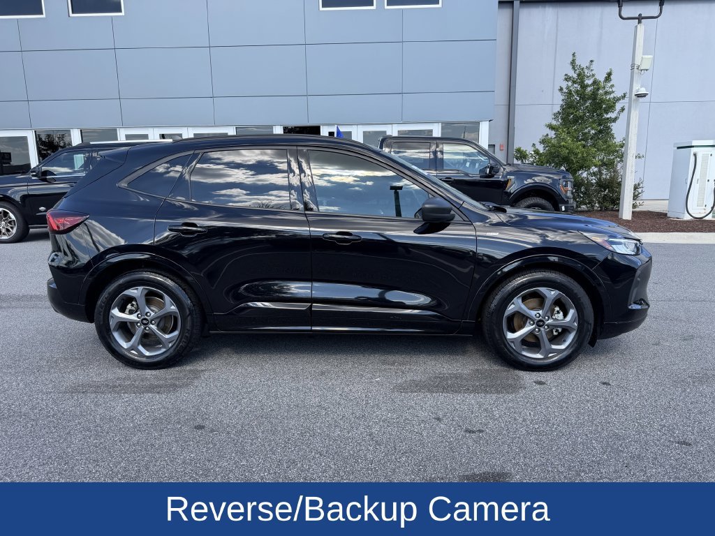 Certified 2023 Ford Escape ST-Line w/ Tech Pack #1 FWD image 3