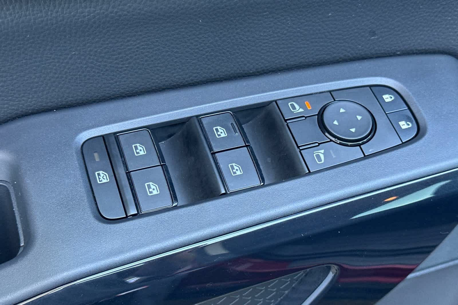 Used 2024 Nissan Pathfinder SV FWD image 13