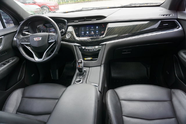 Used 2022 Cadillac XT6 Premium Luxury FWD image 6