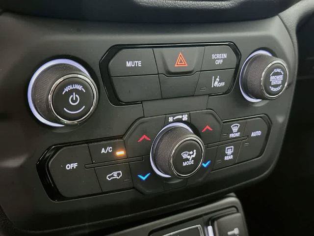Used 2023 Jeep Renegade Latitude AWD/4WD image 17