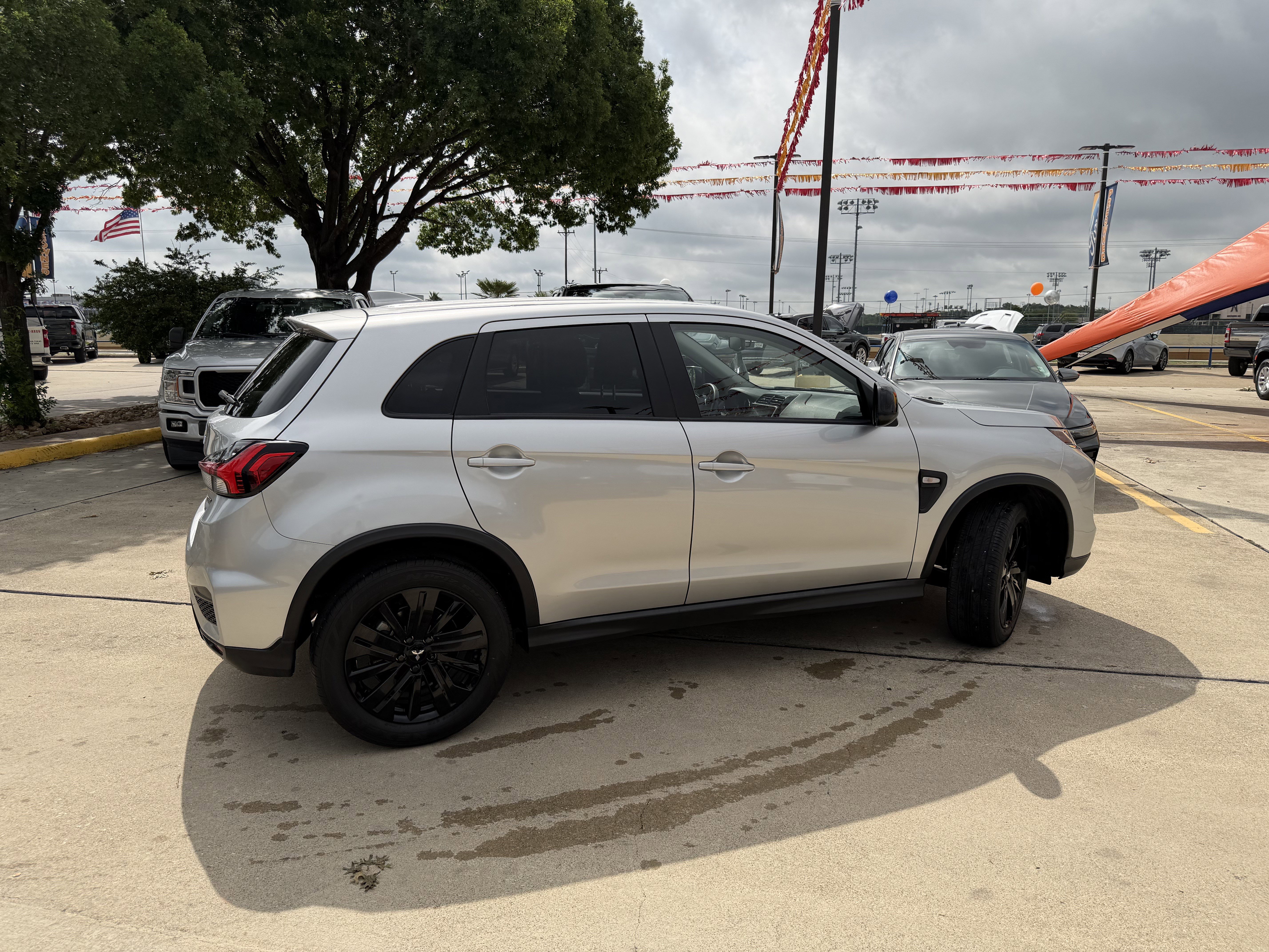 Used 2025 Mitsubishi Outlander Sport LE AWD/4WD image 4