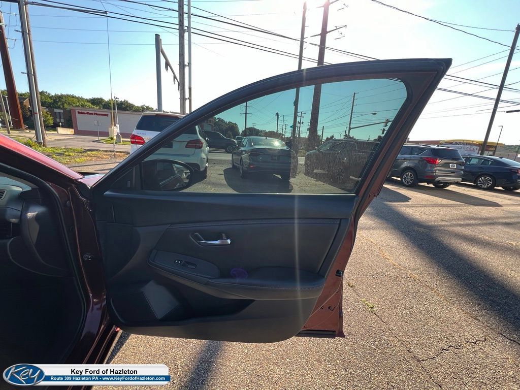 Used 2024 Nissan Sentra SV FWD image 23