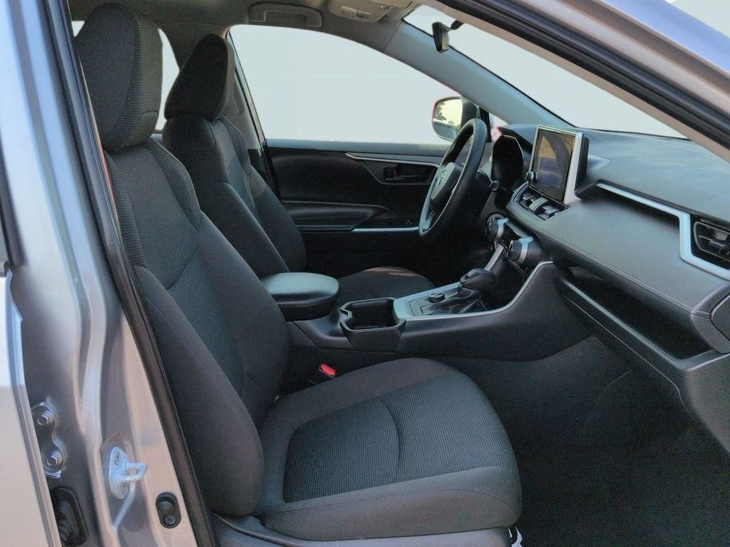 Used 2024 Toyota RAV4 LE AWD/4WD image 27