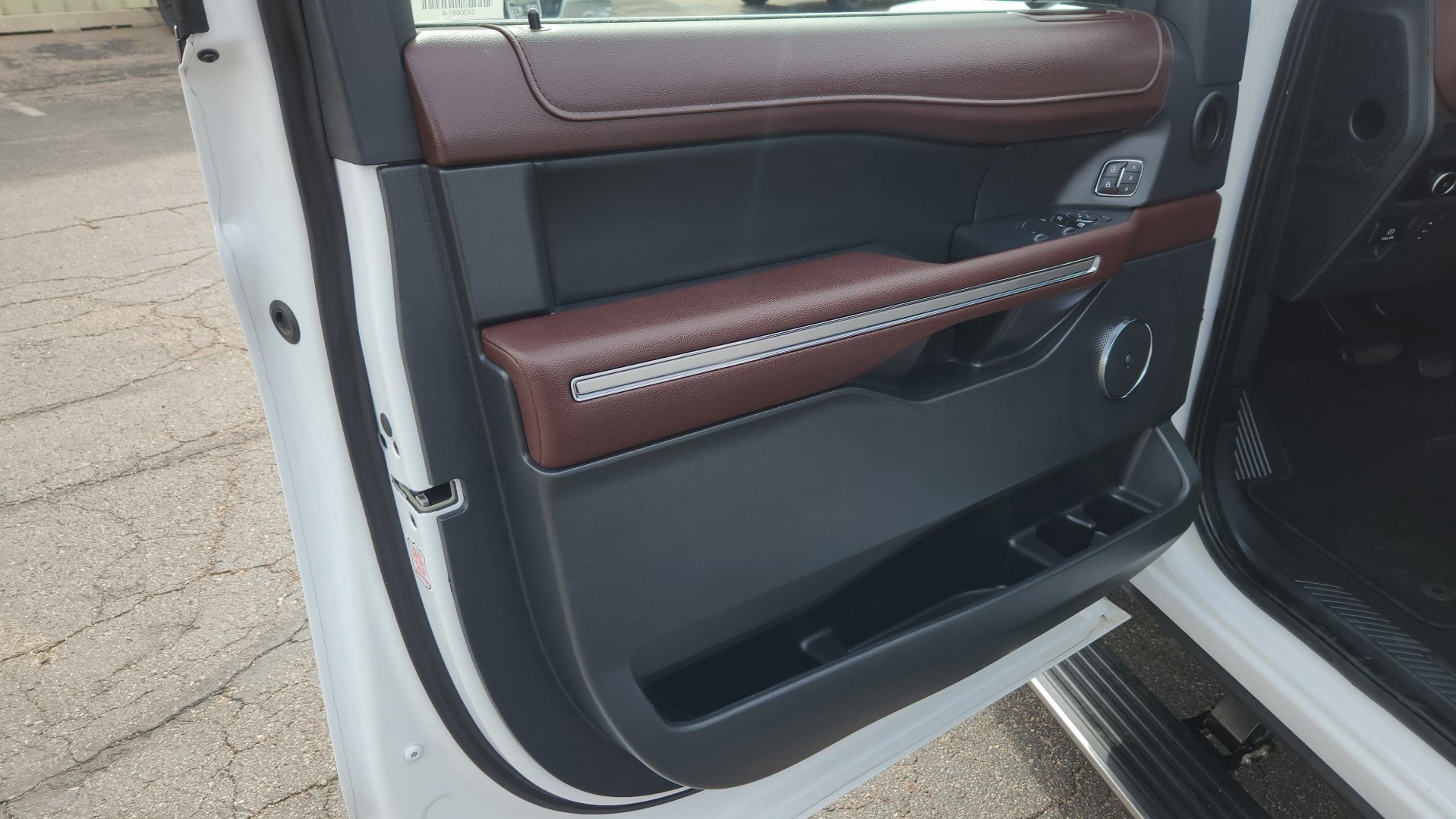 Certified 2024 Ford Expedition Limited image 24