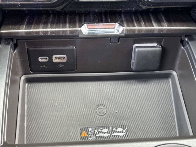 Used 2023 GMC Yukon XL Denali RWD image 25