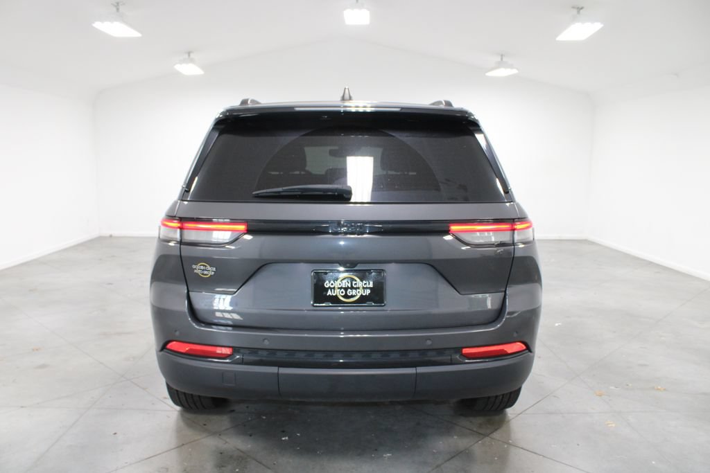 Used 2022 Jeep Grand Cherokee Altitude RWD image 9
