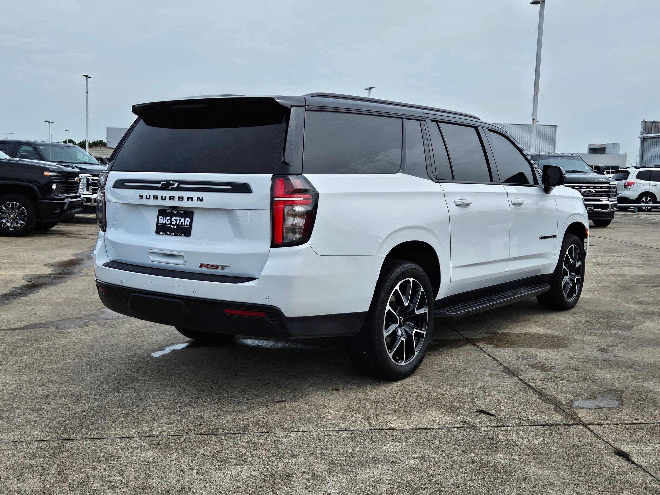 Used 2024 Chevrolet Suburban RST w/ Luxury Package AWD/4WD image 3