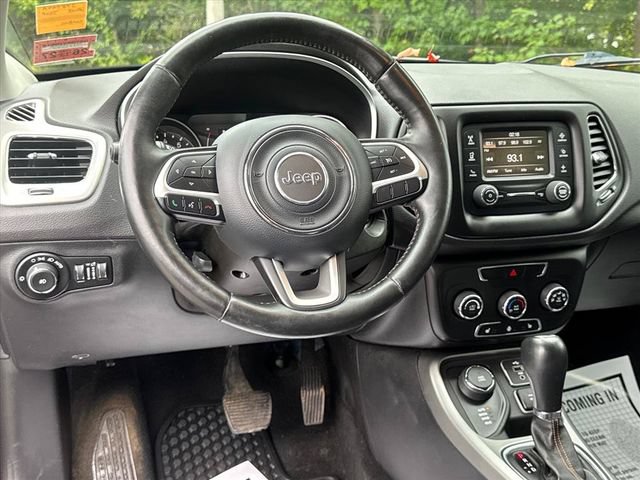Used 2018 Jeep Compass Latitude w/ Cold Weather Group AWD/4WD image 17