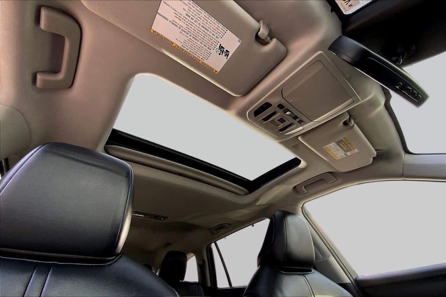 Used 2022 Toyota Highlander XLE AWD/4WD image 12