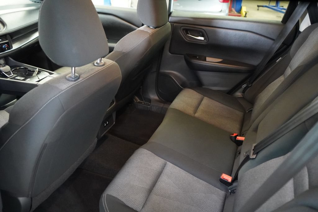 Used 2025 Nissan Rogue SV FWD image 28