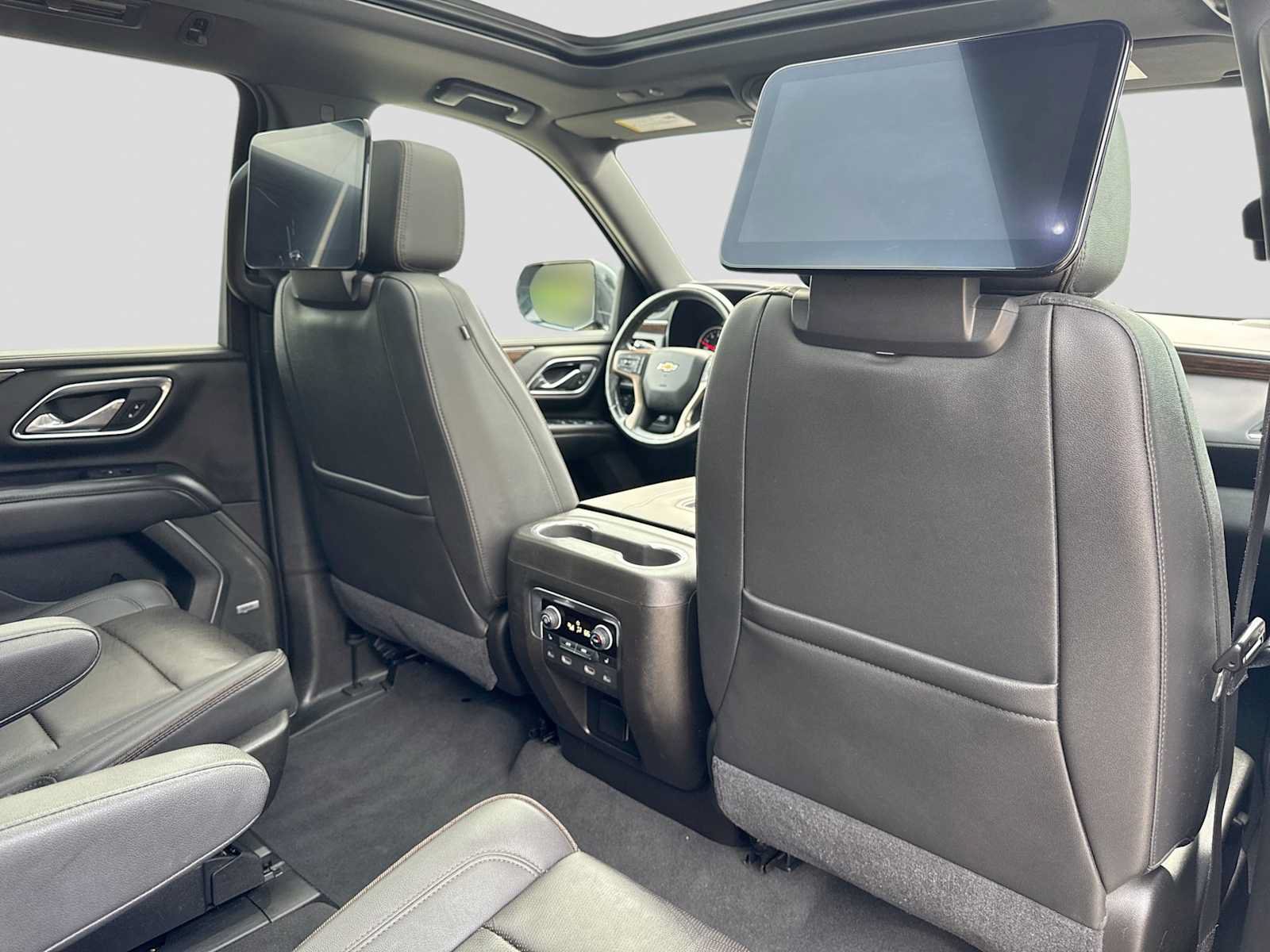 Used 2021 Chevrolet Suburban High Country w/ Premium Package AWD/4WD image 17