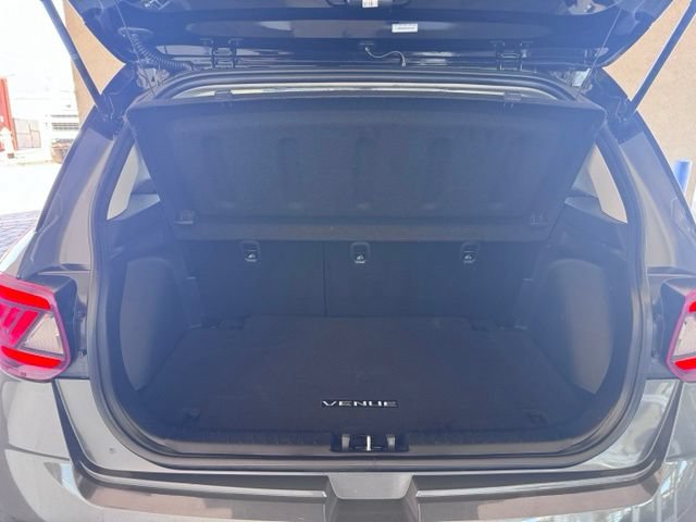 Used 2025 Hyundai Venue Limited FWD image 23