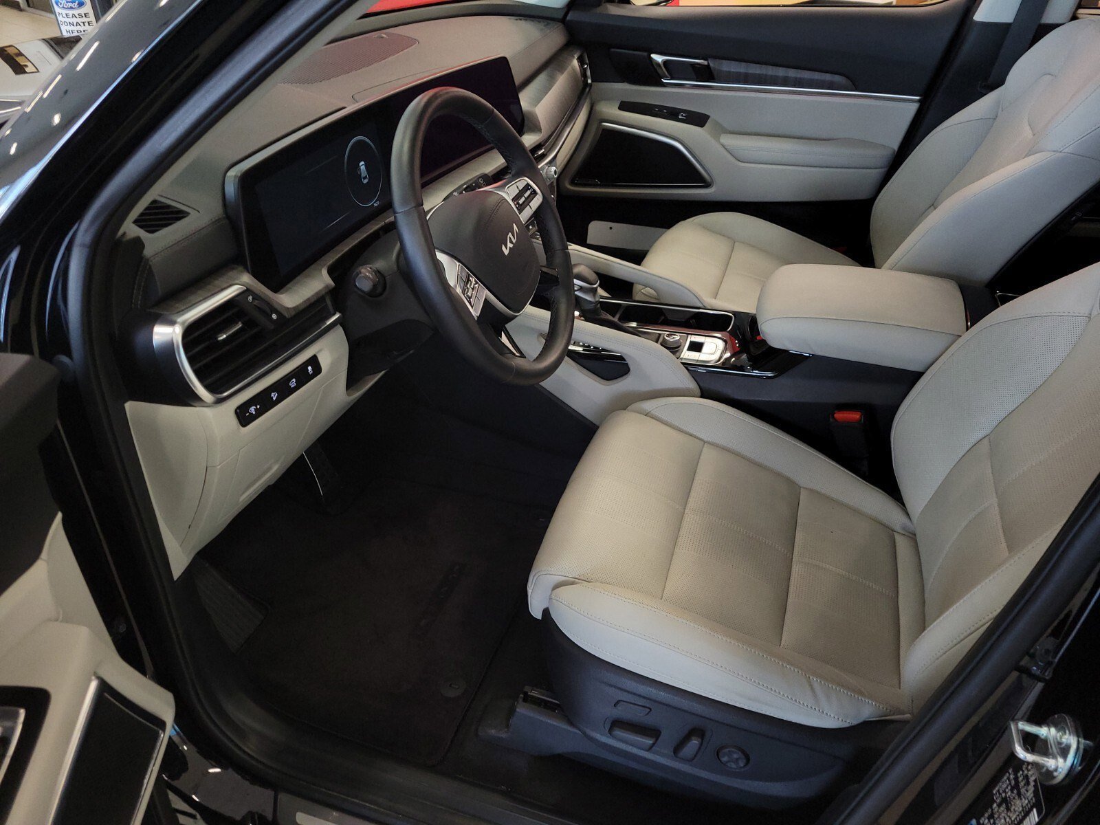 Used 2024 Kia Telluride SX w/ Towing Package image 18