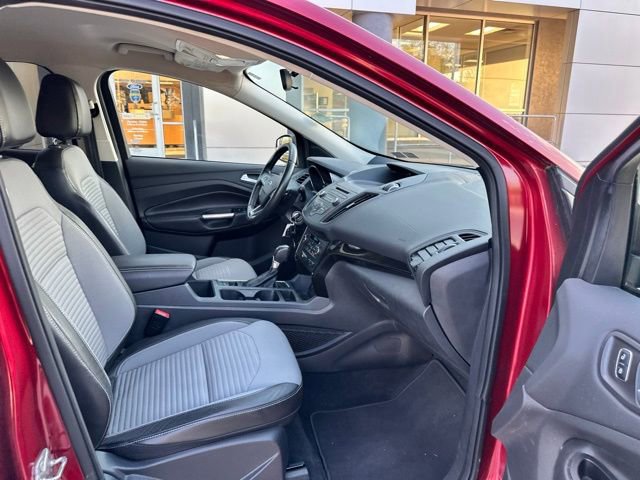 Certified 2017 Ford Escape SE w/ SE Sport Appearance Package AWD/4WD image 50