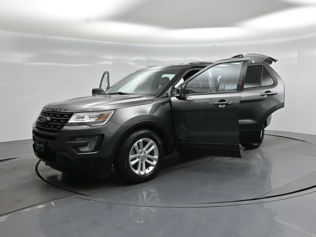 Certified 2017 Ford Explorer XLT w/ Equipment Group 202A FWD image 31