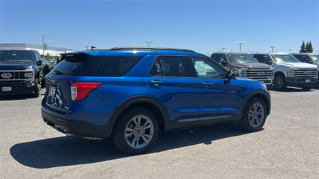 Certified 2022 Ford Explorer XLT w/ Equipment Group 202A AWD/4WD image 3