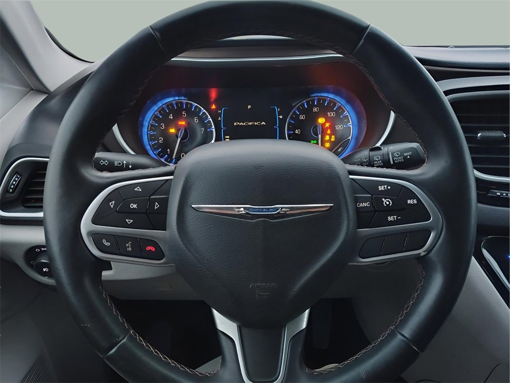 Used 2017 Chrysler Pacifica Touring-L image 15