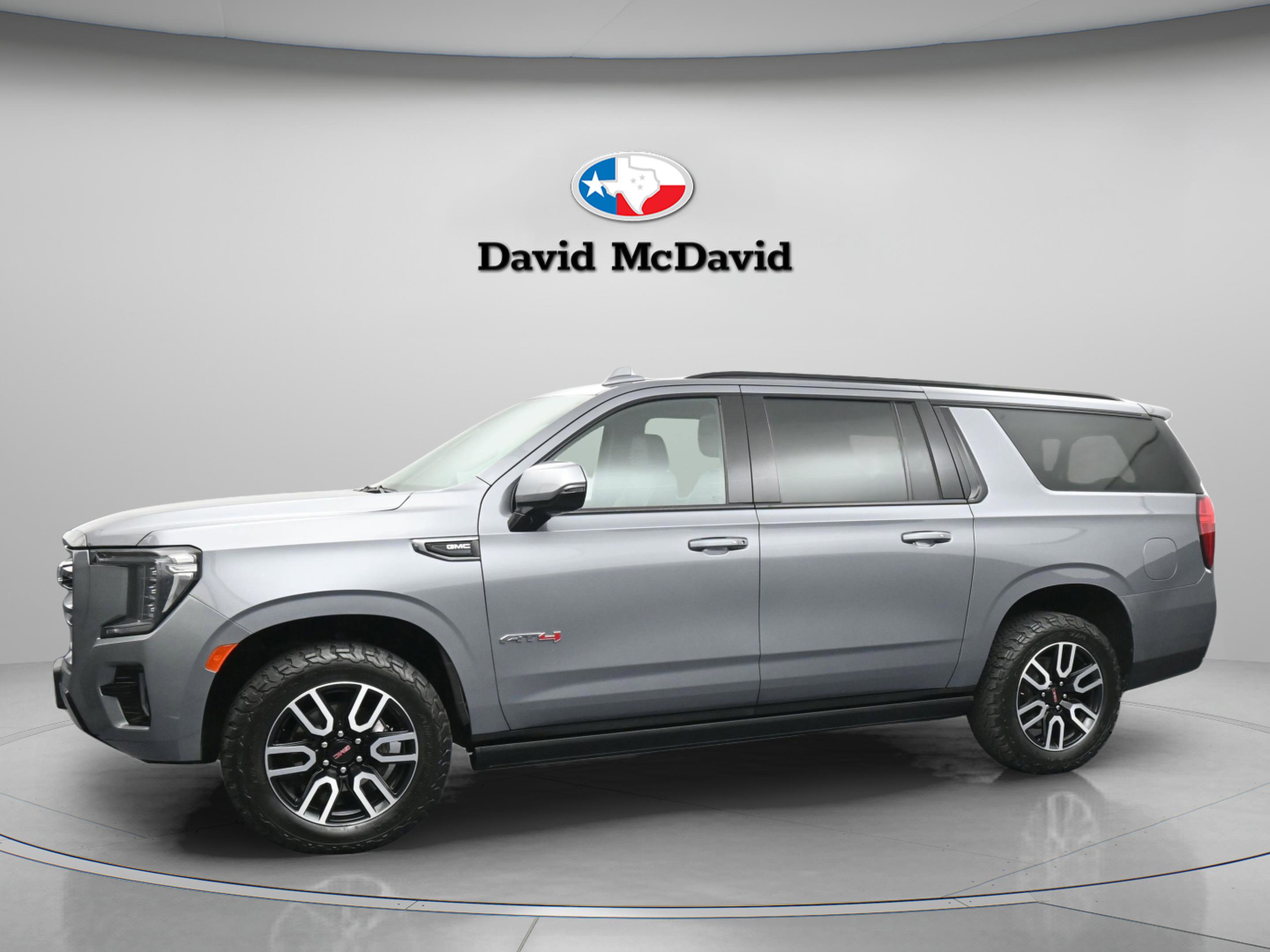 Used 2022 GMC Yukon XL AT4 image 4