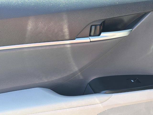 Used 2018 Toyota Camry SE FWD image 19