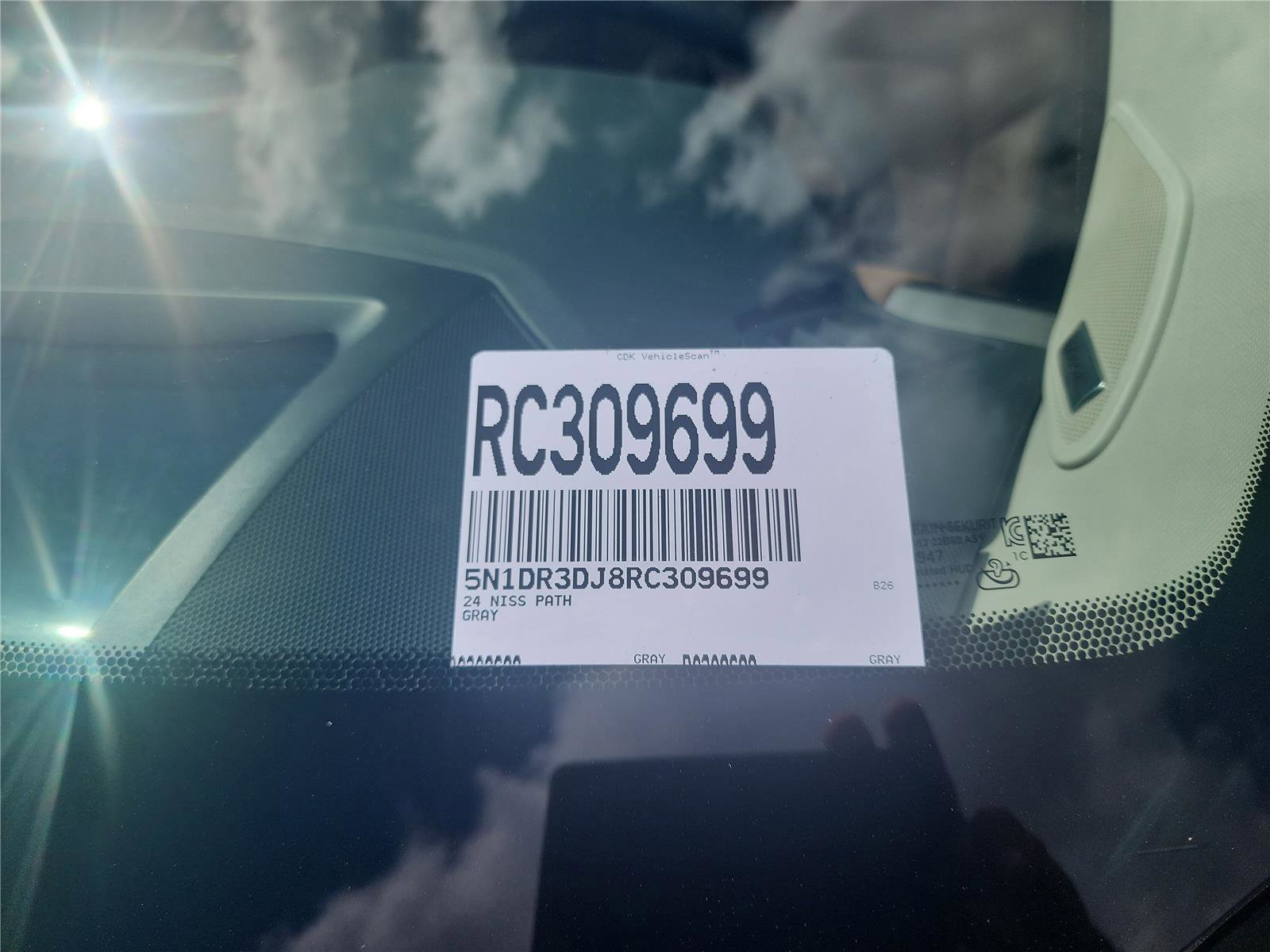 Used 2024 Nissan Pathfinder Platinum image 10