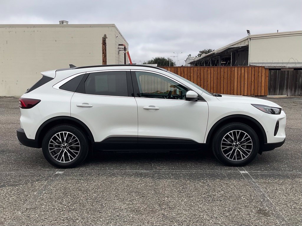 Certified 2024 Ford Escape SE w/ PHEV Premium Package FWD image 7
