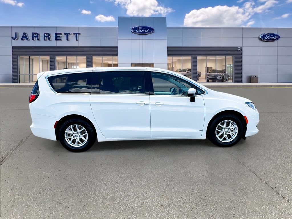 Used 2023 Chrysler Voyager LX FWD image 8