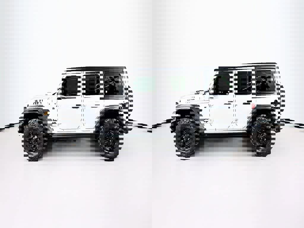 Used 2024 Jeep Wrangler Willys image 2