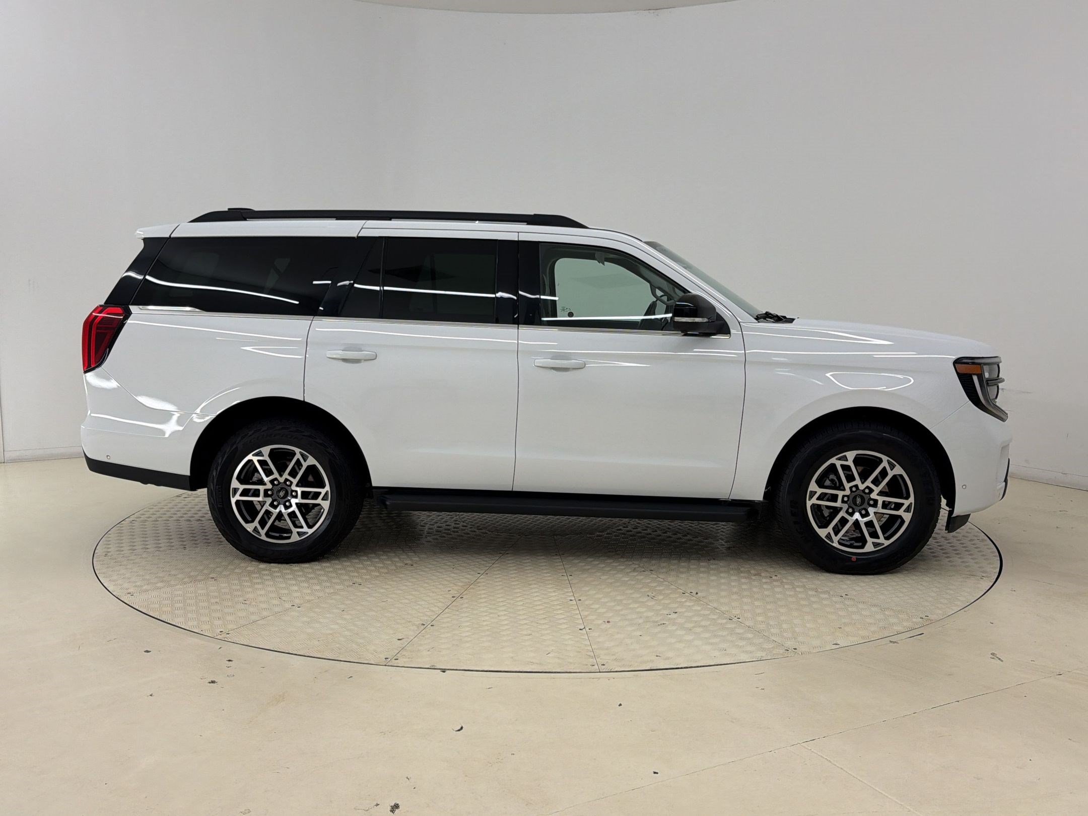 Certified 2025 Ford Expedition Active AWD/4WD image 8