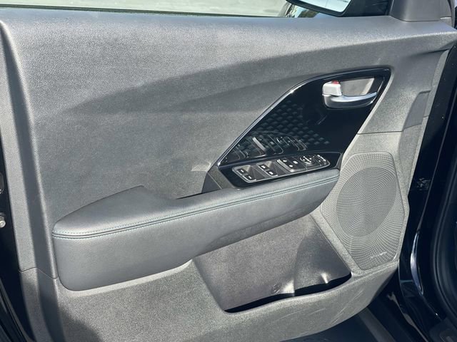 Used 2022 Kia Niro EX Premium image 19