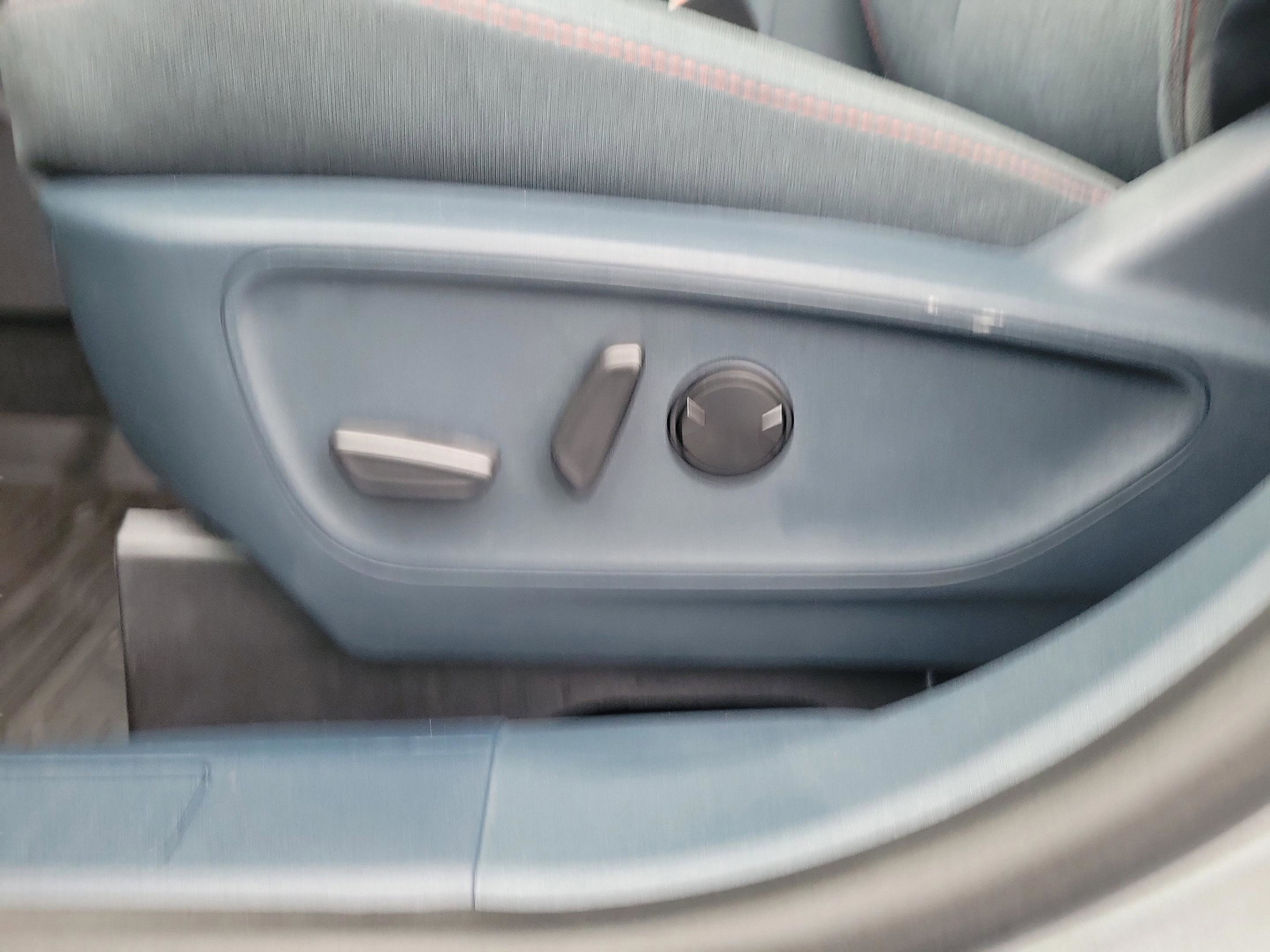 Certified 2024 Ford Maverick XLT w/ XLT Luxury Package image 17