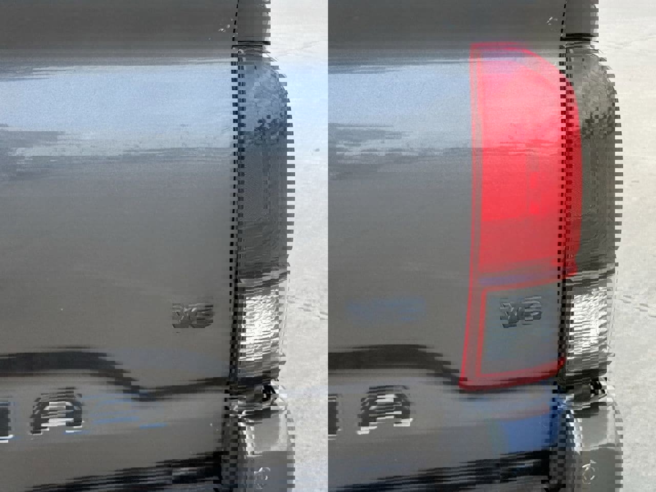 Used 2018 Toyota Tacoma TRD Off-Road w/ Technology Package image 8