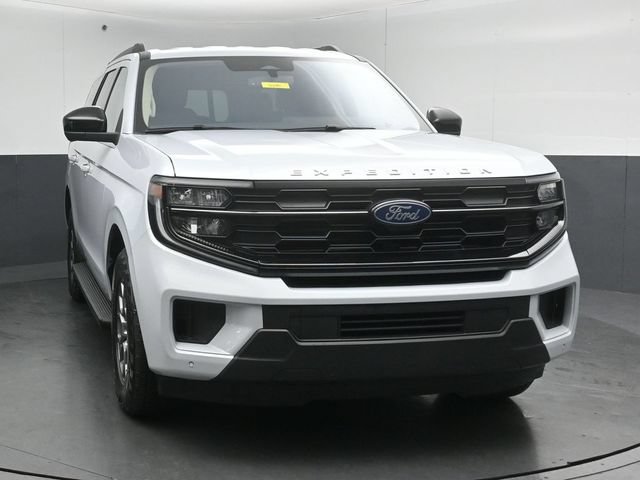 Certified 2025 Ford Expedition Active AWD/4WD image 2