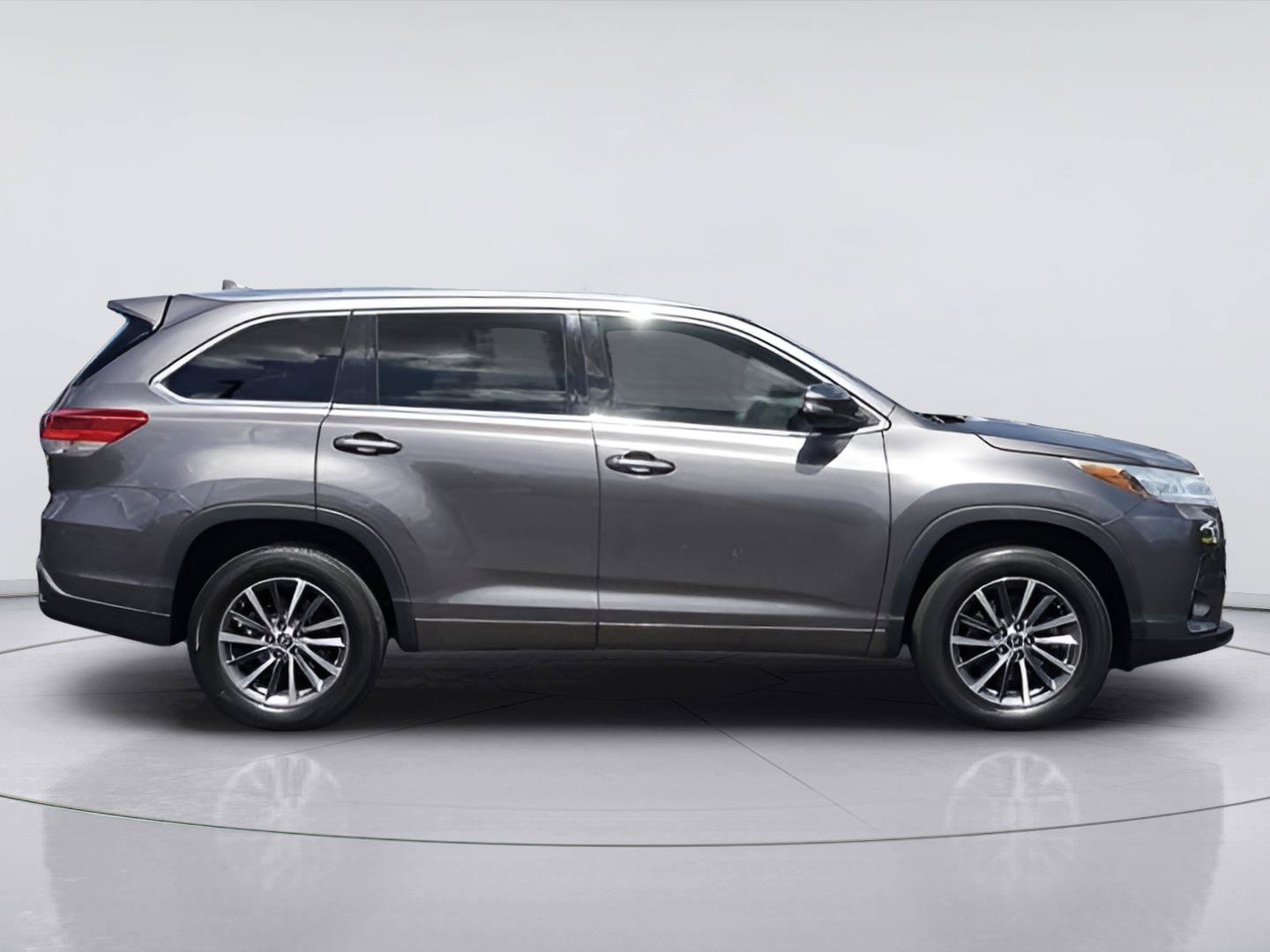 Used 2017 Toyota Highlander XLE FWD image 5