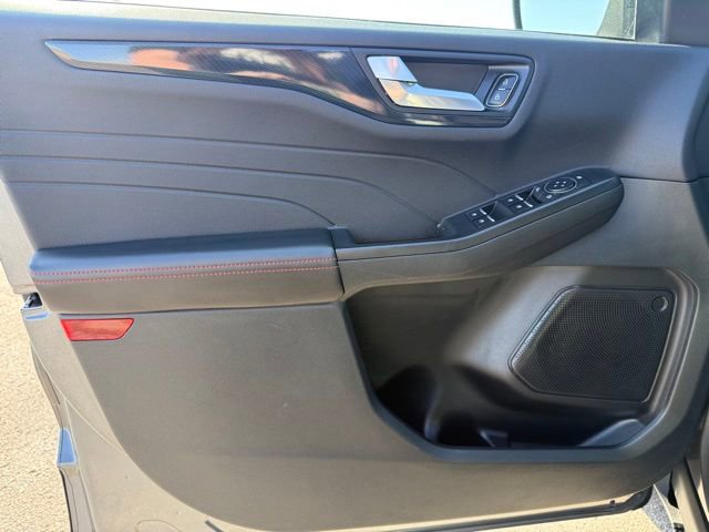 Certified 2025 Ford Escape ST-Line AWD/4WD image 13