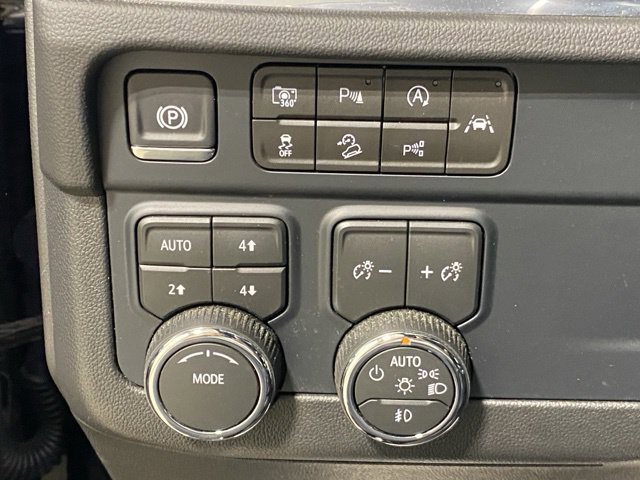 Used 2026 Chevrolet Suburban Z71 AWD/4WD image 33
