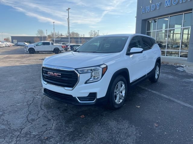 Used 2024 GMC Terrain SLE image 11