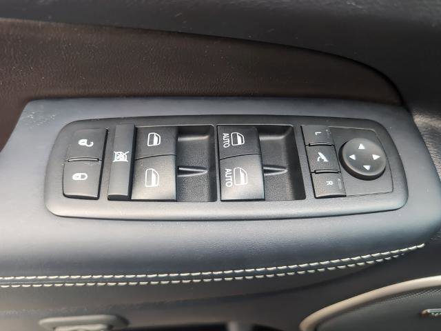 Used 2017 Jeep Grand Cherokee Overland image 19