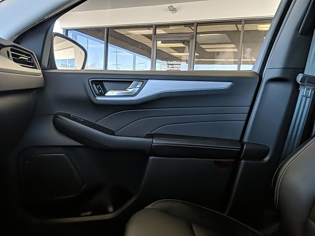 Certified 2025 Ford Escape Platinum image 23