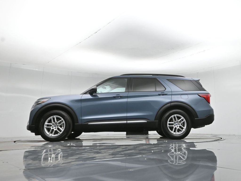 Certified 2025 Ford Explorer Active RWD image 8